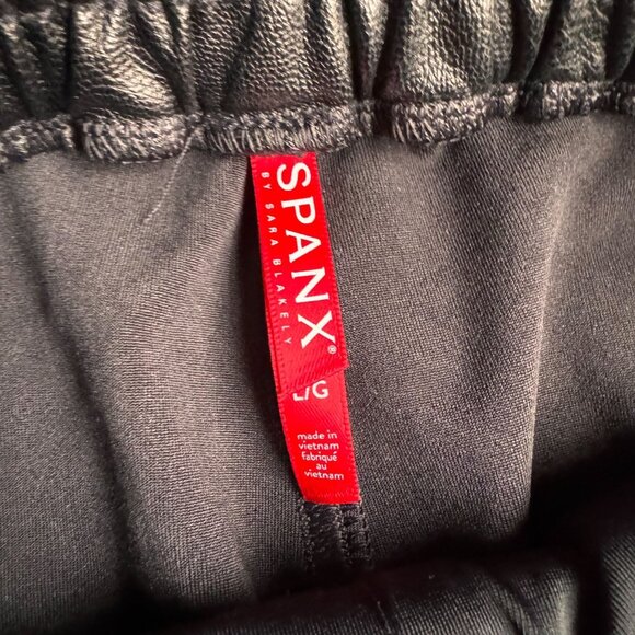 Spanx Faux Leather Jogger Pants Size Large Noir Black Vegan Utility Pocket 20283 - Picture 4 of 7